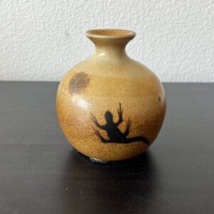 Vintage Flat Earth Pottery Vase With Lizard Design // Michael Schyler